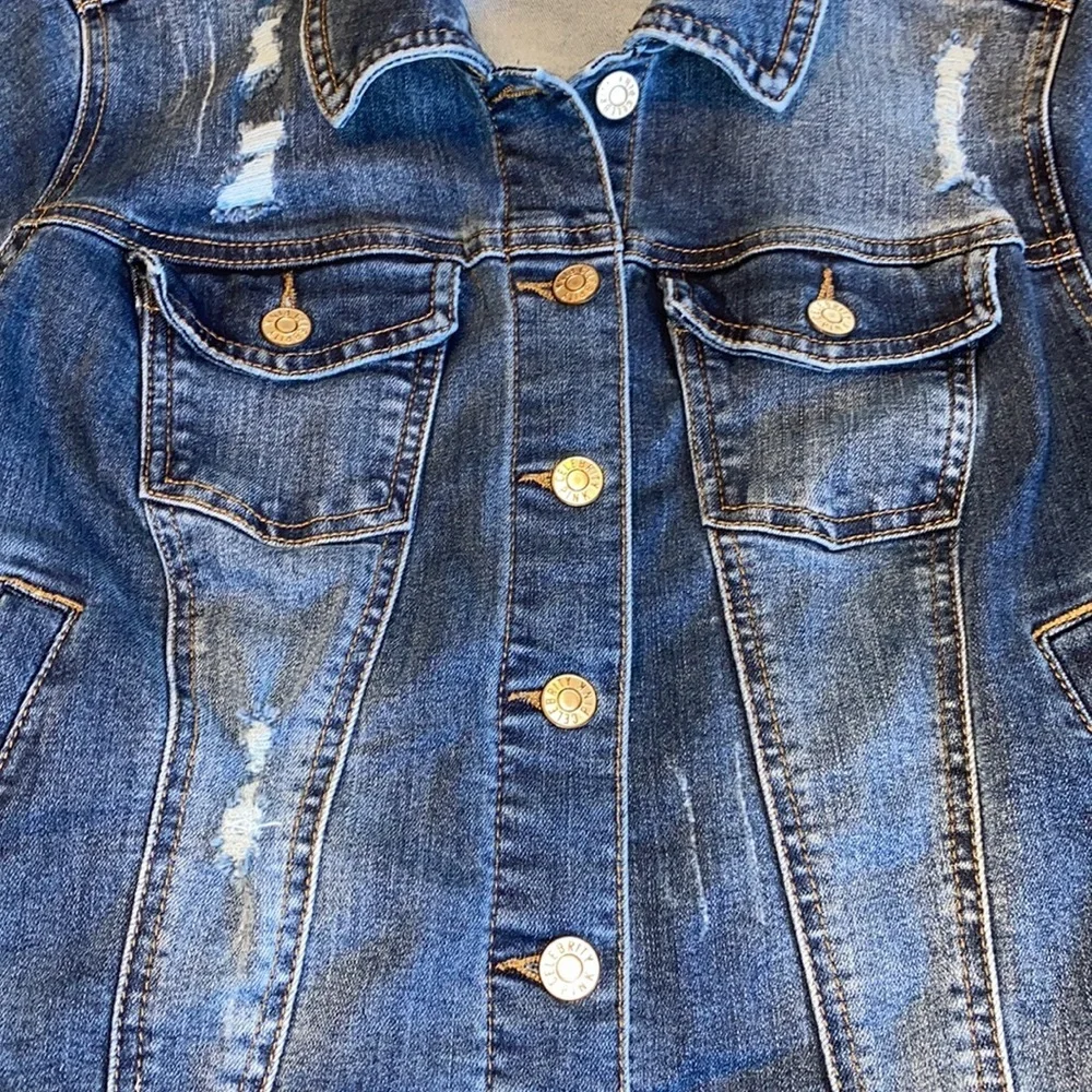 Woman’s Celebrity Pink Denim Distressed Jacket Size XS Dark Wash - Picture 3 of 12